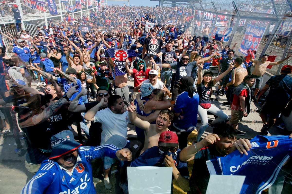 Desde el Gobierno se abren a que hinchas de la U estén ante Colo Colo en el Monumental. Foto: Aton.