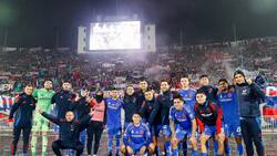 Un hincha más: Gonzalo Espinoza apareció en la barra de la U en partido ante Huachipato