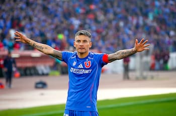 “El nuevo monumento”: estatua de Charles Aránguiz en Puente Alto genera polémica