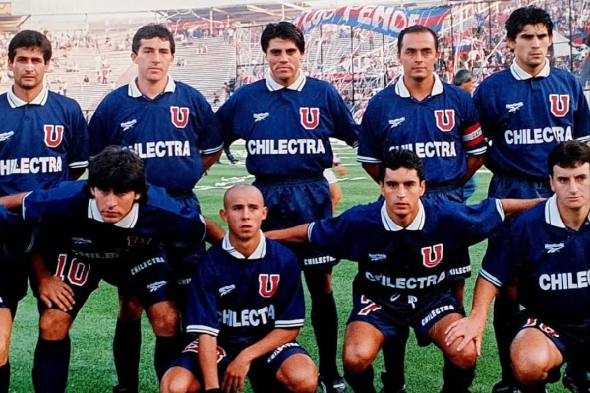 El plantel de la U en el año 1997.