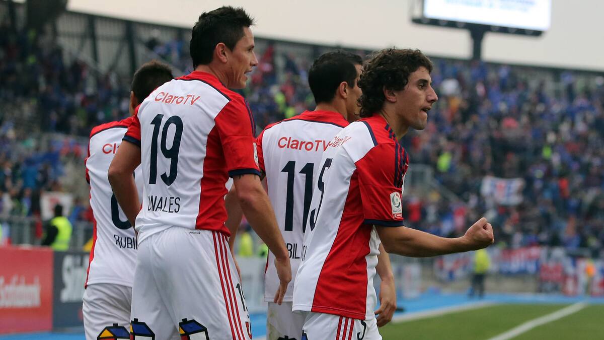 “A nivel de títulos, Colo Colo saca diferencia, pero la U es un club inmenso; hasta ahora me arrepiento de irme”