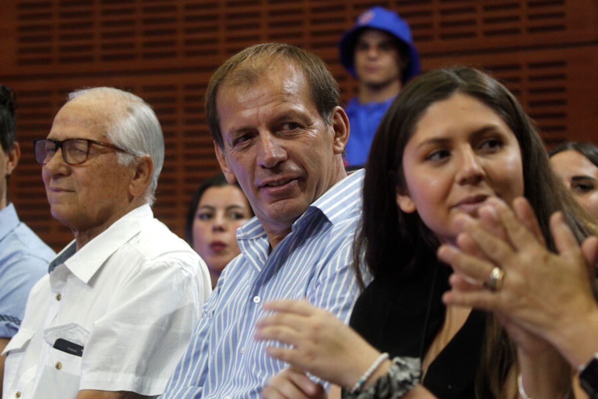 Horacio Rivas, histórico de la U, en la presentación oficial de la camiseta de Universidad de Chile para la temporada 2023. Foto: Aton.
