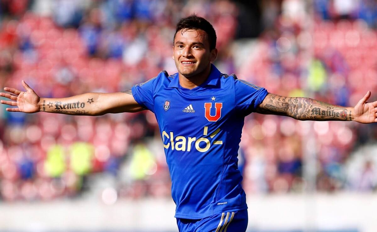 Charles Aránguiz se acerca a la U.