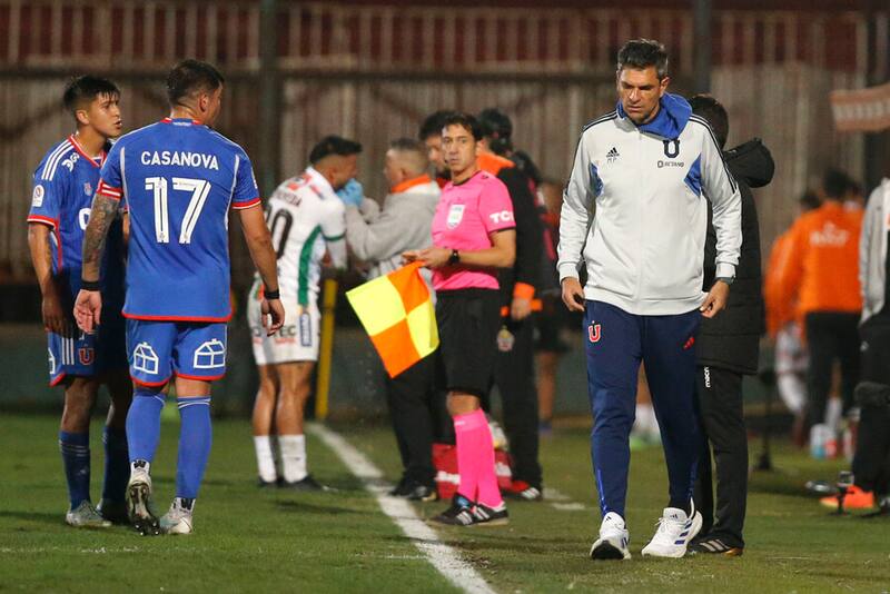 Mauricio Pellegrino, Luis Casanova y Marcelo Morales en el duelo de la U con Cobresal. Foto: Aton.