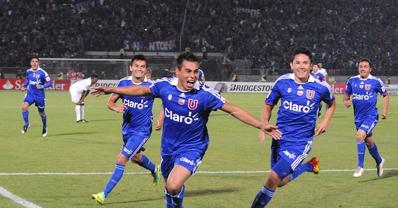 Eduardo Vargas y Charles Aránguiz brillaron en la U