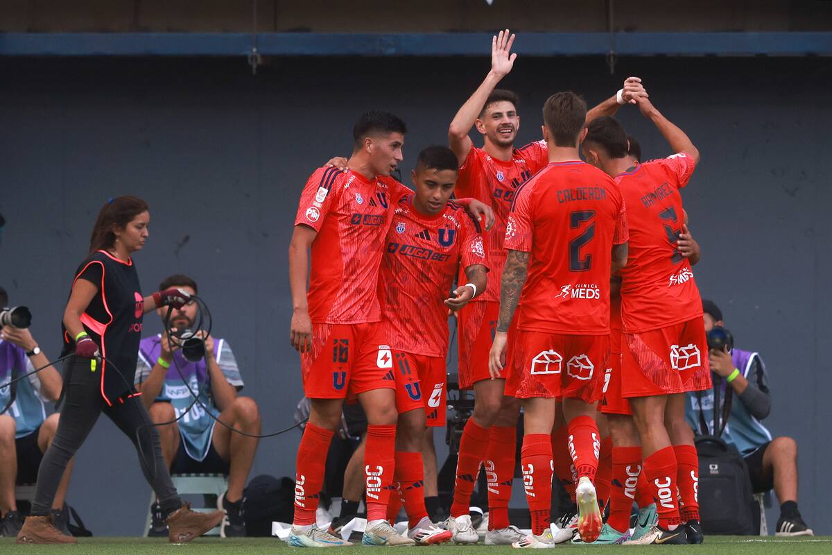Celebrando ante Audax Italiano.