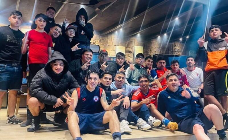 Juveniles de la U compartieron amistoso contra cantantes del género urbano.