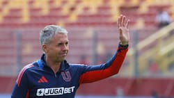 Un “cariño” para Gustavo Álvarez: el gran cambio de la U en su viaje a Argentina para jugar contra Lanús