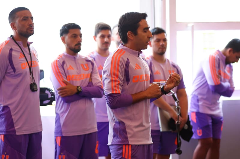 Francisco Meneghini en la pretemporada de los azules. Foto: Prensa UCH.