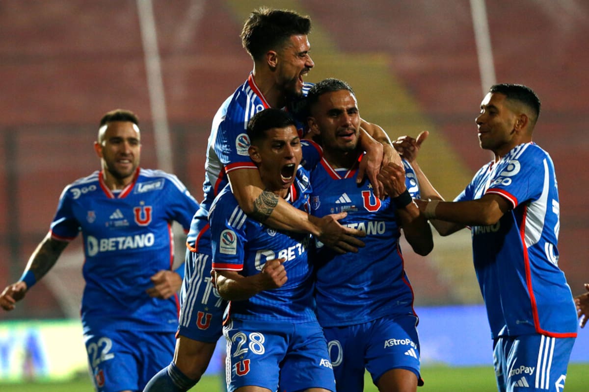 Israel Poblete tras marcar un gol en el Clásico Universitario entre la U y la UC. Foto: Aton.