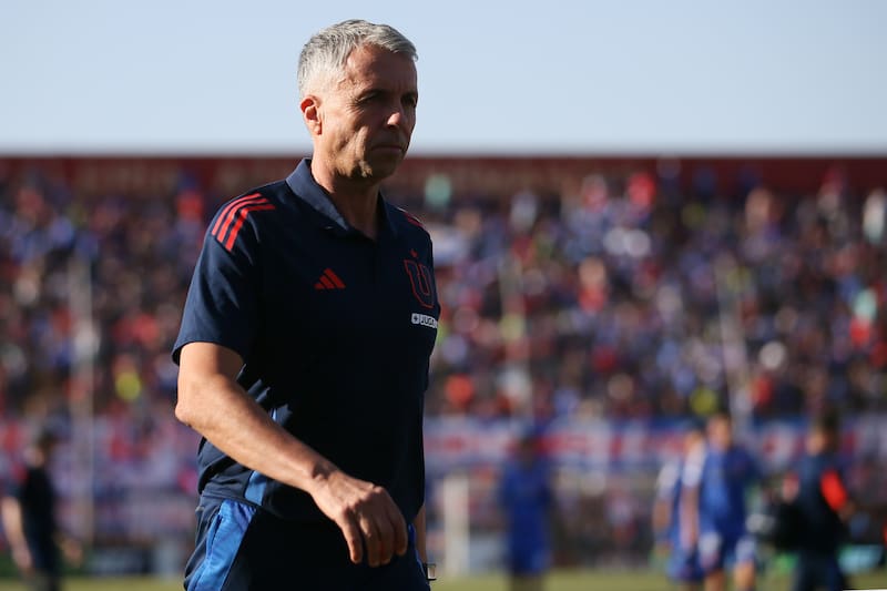 Gustavo Álvarez, entrenador de los azules en el Estadio Santa Laura.