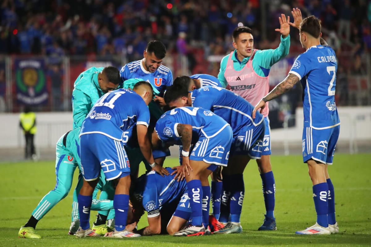 En la Selección Chilena celebraron la clasificación de la U a la final de Copa Chile: “Todos juntos”. Foto: Aton.