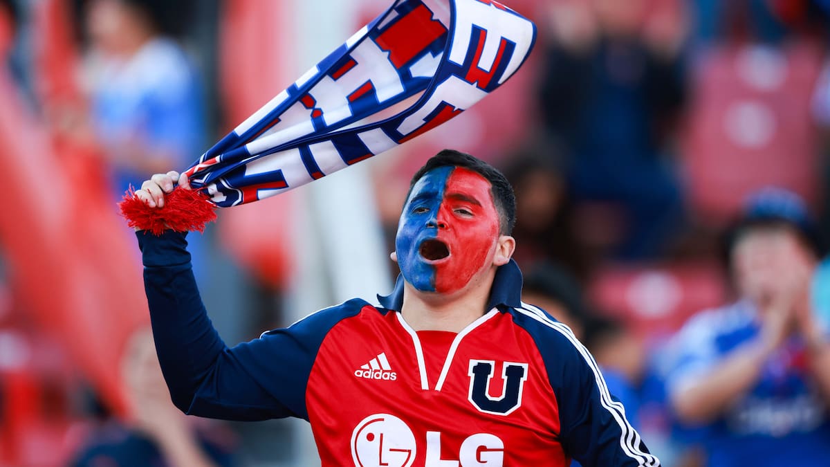 Hinchas de la U volverán a emblemático estadio del fútbol chileno