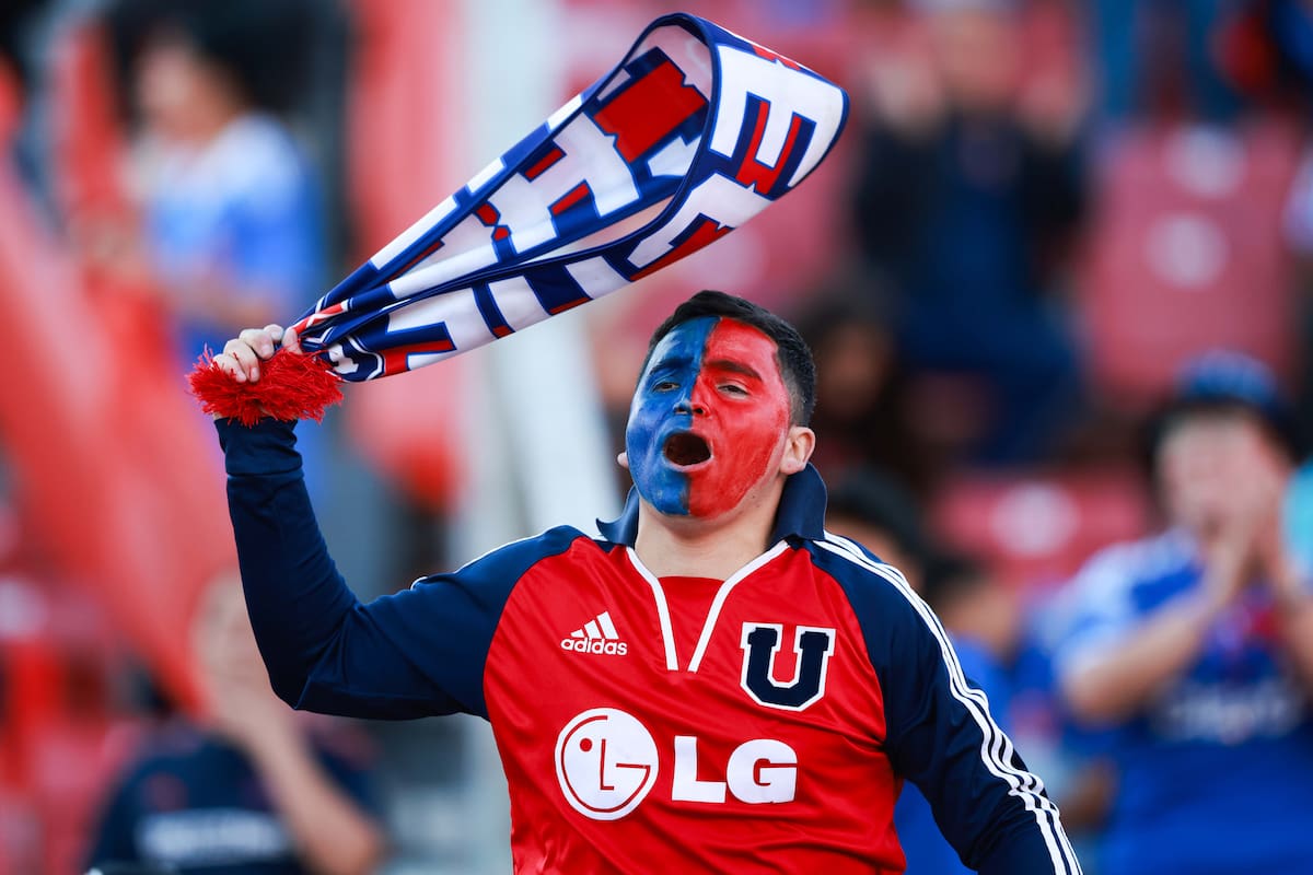 Hinchas de los azules en el Estadio Nacional. Foto: Photosport.