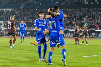 La U ni se despeina: golea a Carabobo y alcanza la cima del Grupo A de Copa Libertadores