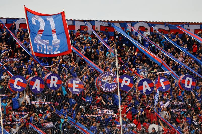 El homenaje de la barra de la U a Marcelo Díaz.