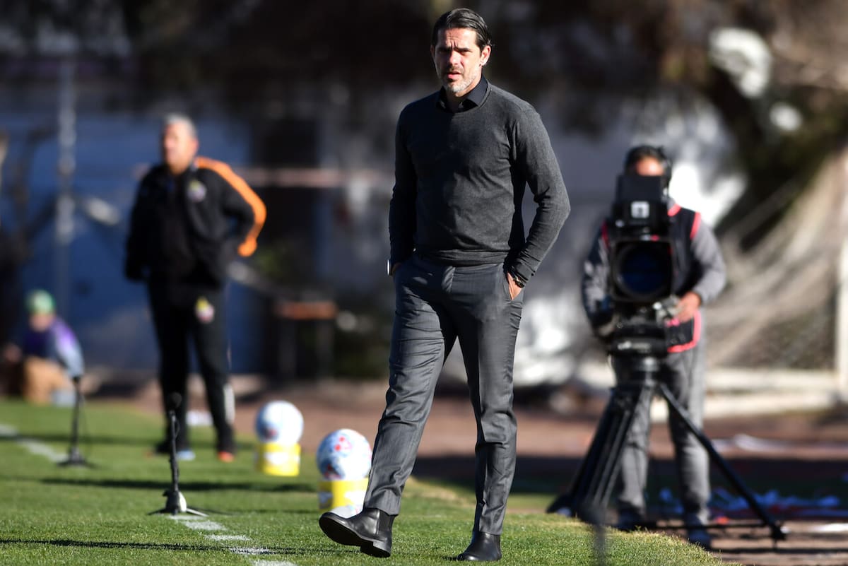 El complejo escenario de la U: la solución al diagnóstico de Gago que depende de un fracaso. Foto: Aton.