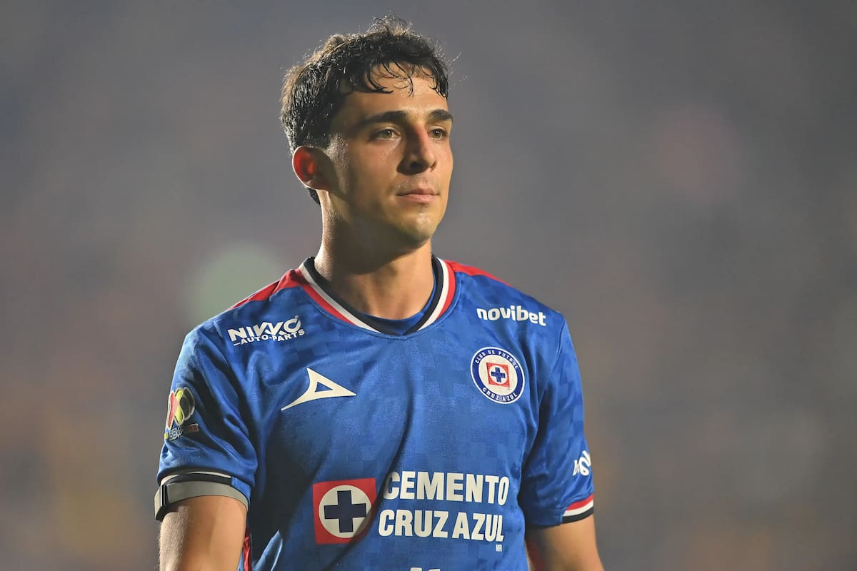 Lorenzo Faravelli, volante de Cruz Azul, aparece en la órbita estudiantil. Foto: @lolofaravelli en Instagram.