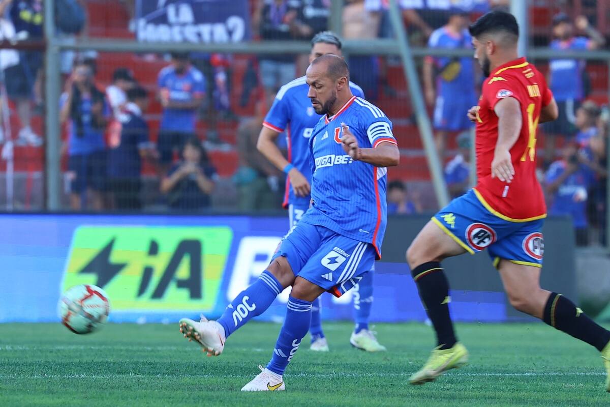 Marcelo Díaz ya palpita lo que será el Superclásico ante Colo Colo. Foto: Aton.