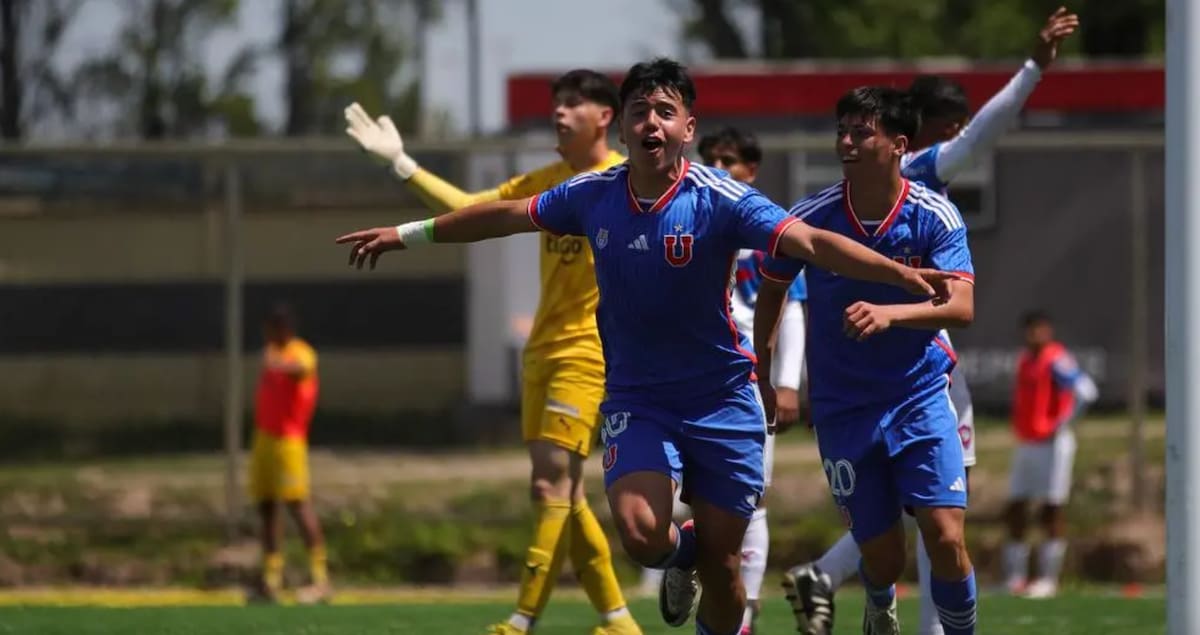 Ignacio Vásquez tras anotar en la victoria de la U por 3-1 contra Cerro Porteño. Foto:@udechile.