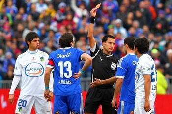 Llegó a la U de manera polémica, decepcionó y lleva casi un año sin club