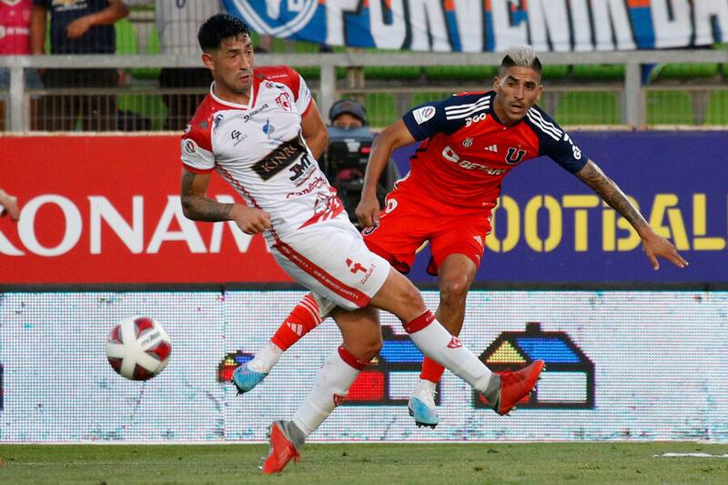 Leandro Fernández en el duelo de la U con Copiapó de la primera rueda del Campeonato Nacional. Foto: Aton.