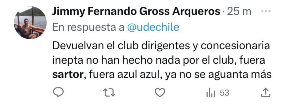 Hinchas arremeten contra Azul Azul.