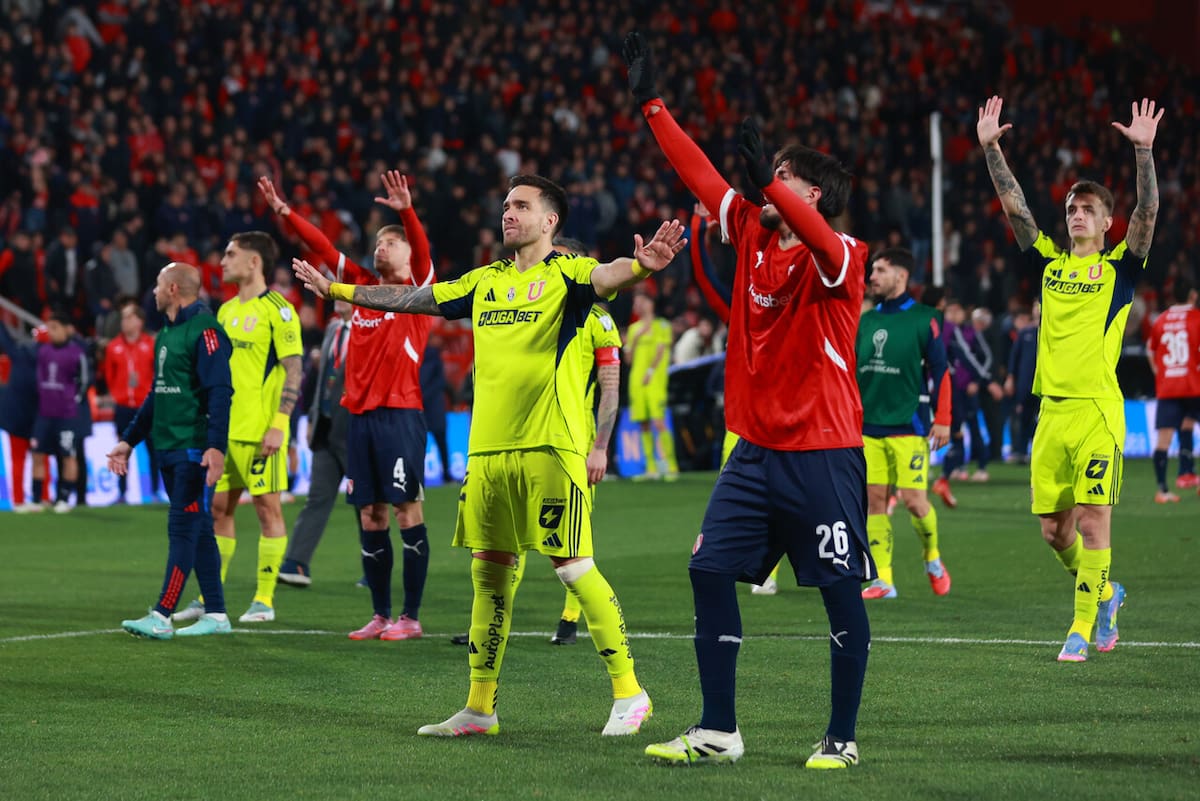 Oficial: Conmebol imputa a Independiente y Universidad de Chile tras el caos en Argentina. Foto: Aton
