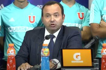 Fue abogado de la familia Pinochet: el director de Azul Azul que sacó aplausos entre los hinchas de la U