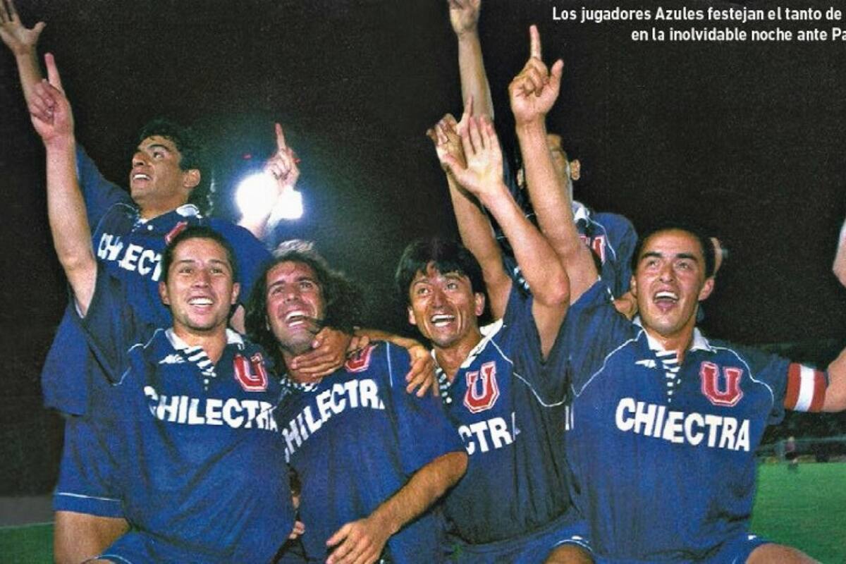 Los azules en el triunfo ante Palestino en 1995. Foto: Don Balón.