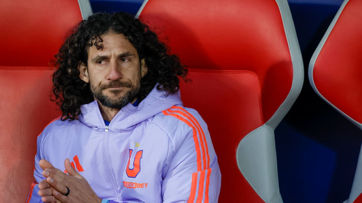 El fantasma que ronda a la U: cinco partidos en 15 días con un plantel al límite y sin el DT