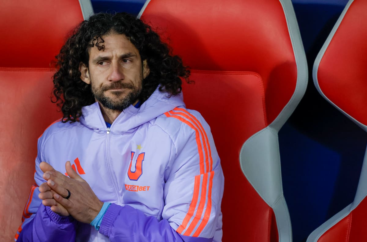 El fantasma que ronda a la U: cinco partidos en 15 días con un plantel al límite y sin el DT