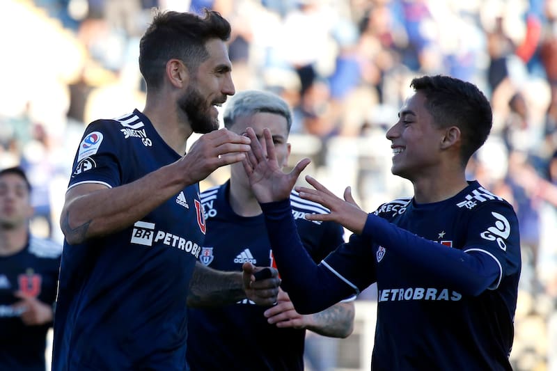 Joaquín Larrivey estuvo con Lucas Assadi en su temporada debut en 2021, con solo 17 años. Foto: Aton.