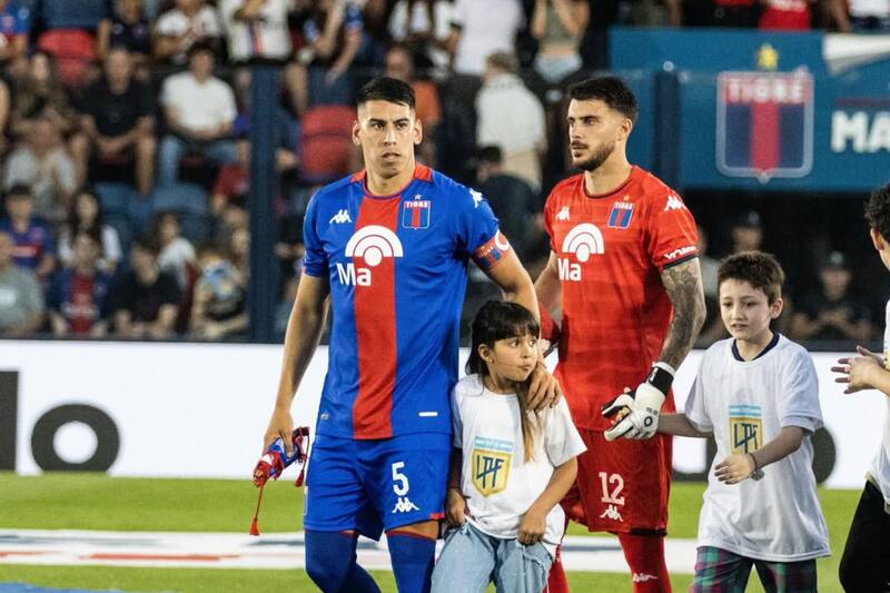 Agustín Cardozo, volante de Tigre.