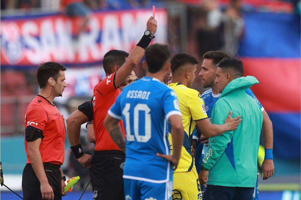 Matías Zaldivia fue expulsado por Francisco Gilabert. Foto: Agencia Aton.