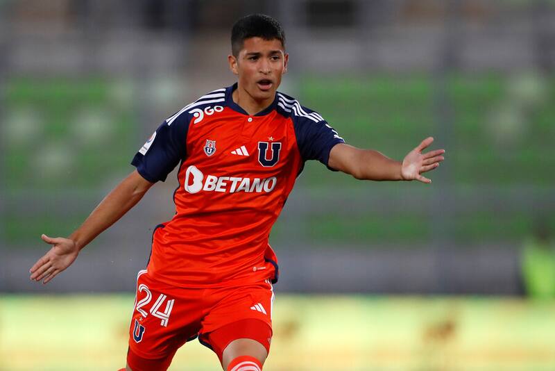 Renato Huerta puede dejar la U para sumar minutos en Ñublense. Foto: Aton.