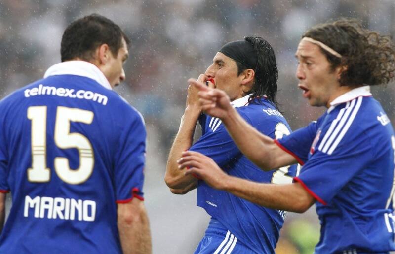 Juan González tras marcar en el Superclásico de 2010.