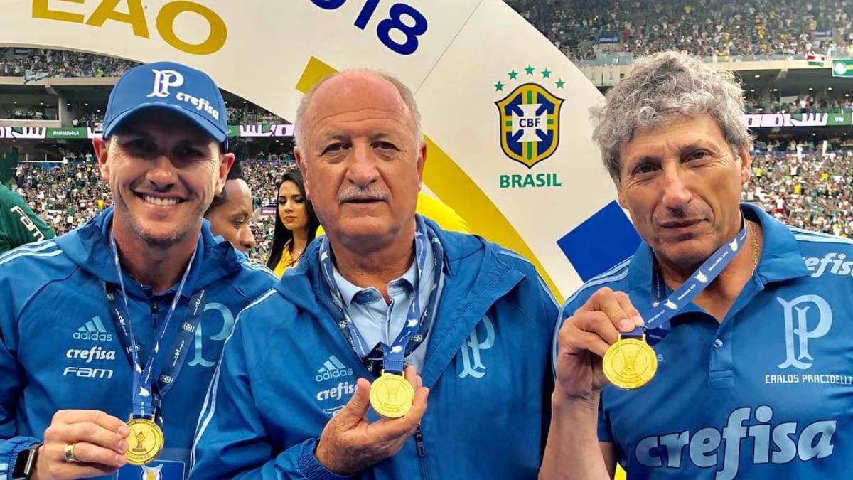 Ya apareció el primer candidato: DT extranjero se ofrece a la U para reemplazar a Paqui Meneghini