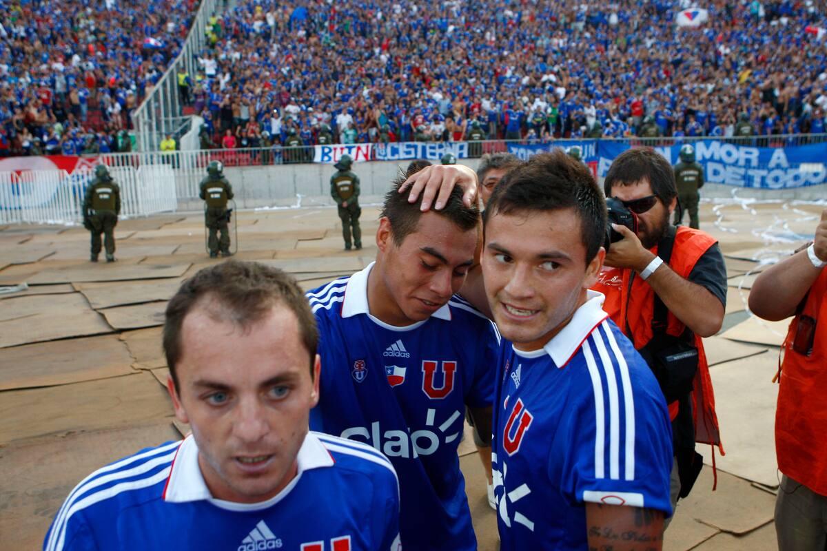 Charles Aránguiz y Eduardo Vargas.