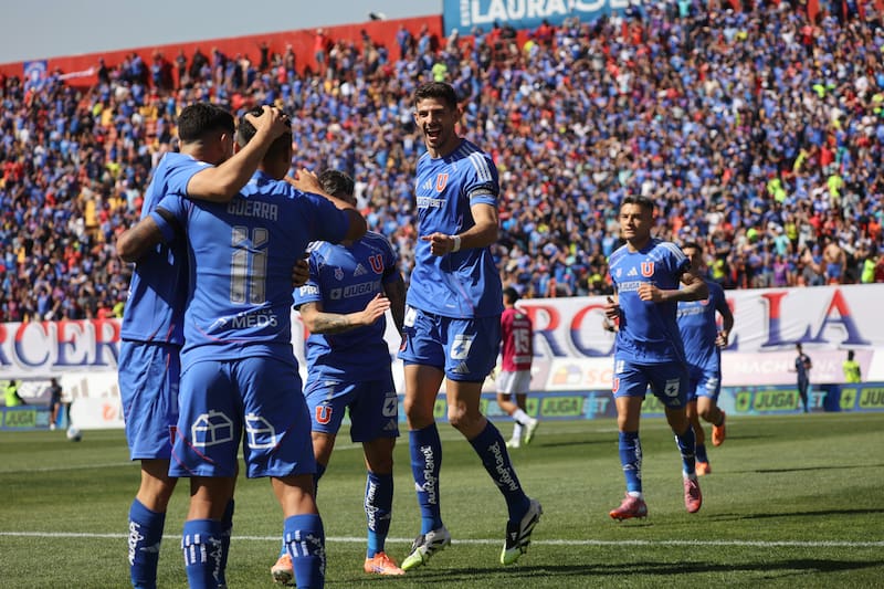 Los azules recibieron a Palestino a las 4 de la tarde en Santa Laura. Foto: Aton.