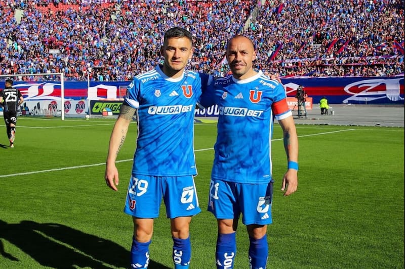 Marcelo Díaz y Charles Aránguiz. Foto: @udechile.