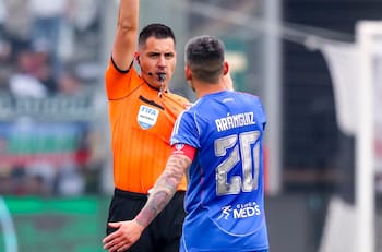 Michael Clark y Charles Aránguiz arriesgan sanciones tras el Superclásico