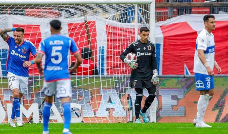 Cristopher Toselli será titular en el primer Clásico Universitario del año. Foto: @udechile.
