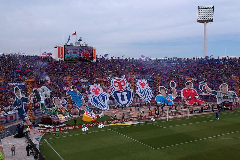 espera por el Estadio Nacional.
