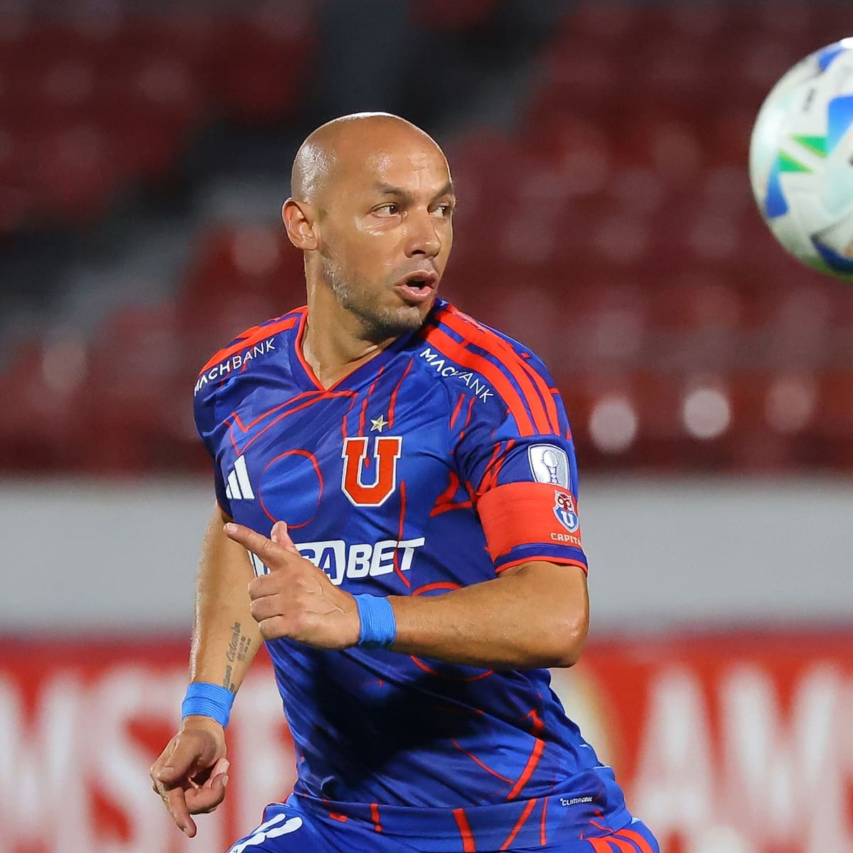 Marcelo Díaz reaparece en la U en medio de una temporada para el olvido