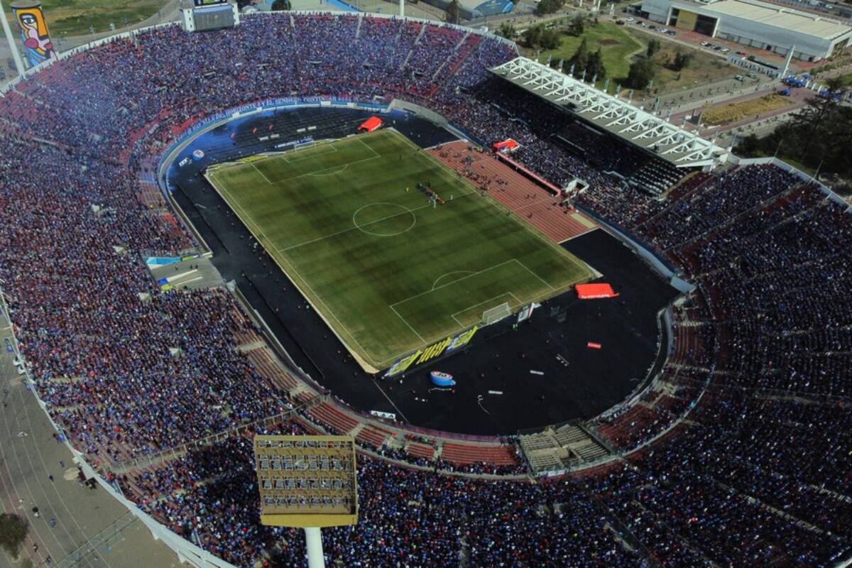 Más de un mes tendrán que esperar los hinchas azules para asistir al Estadio Nacional. Foto: Aton.