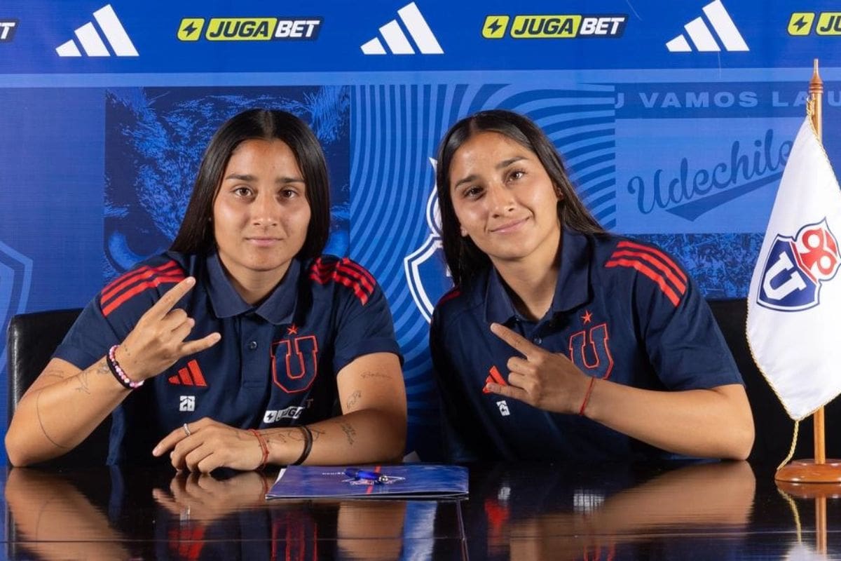 Grettel y Arantza Suazo firmaron por dos años en la U. Foto: Prensa Universidad de Chile.