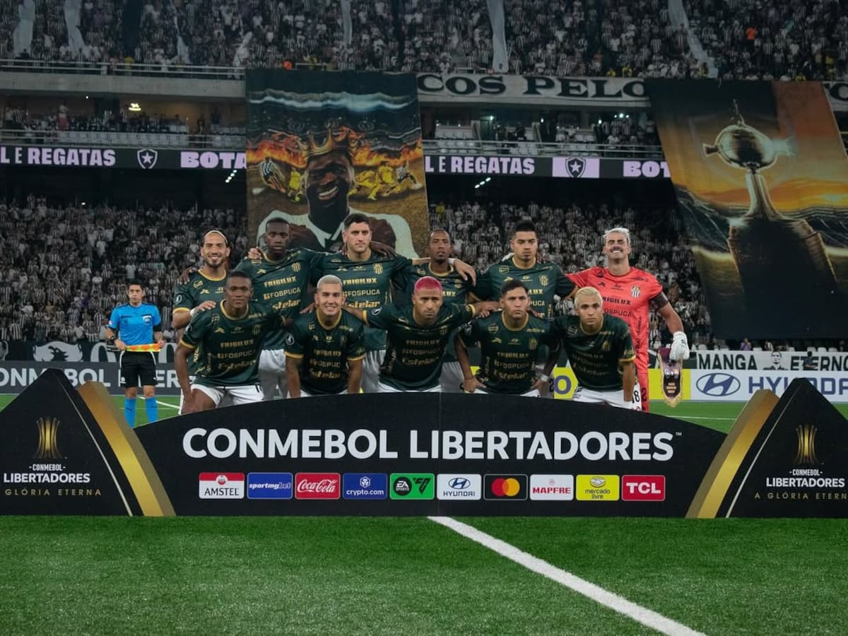 Carabobo, midiéndose ante Botafogo.