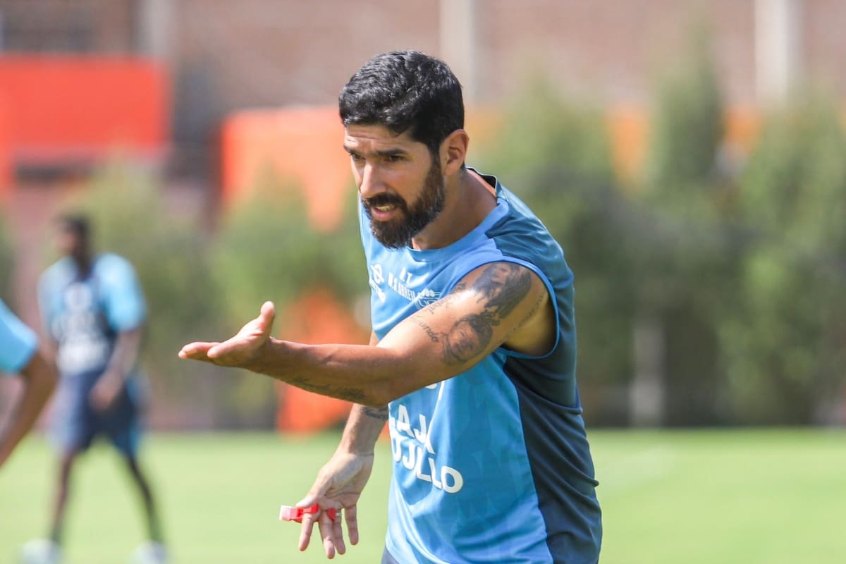 El Loco Abreu fue una de las opciones que manejó la U para la banca técnica.