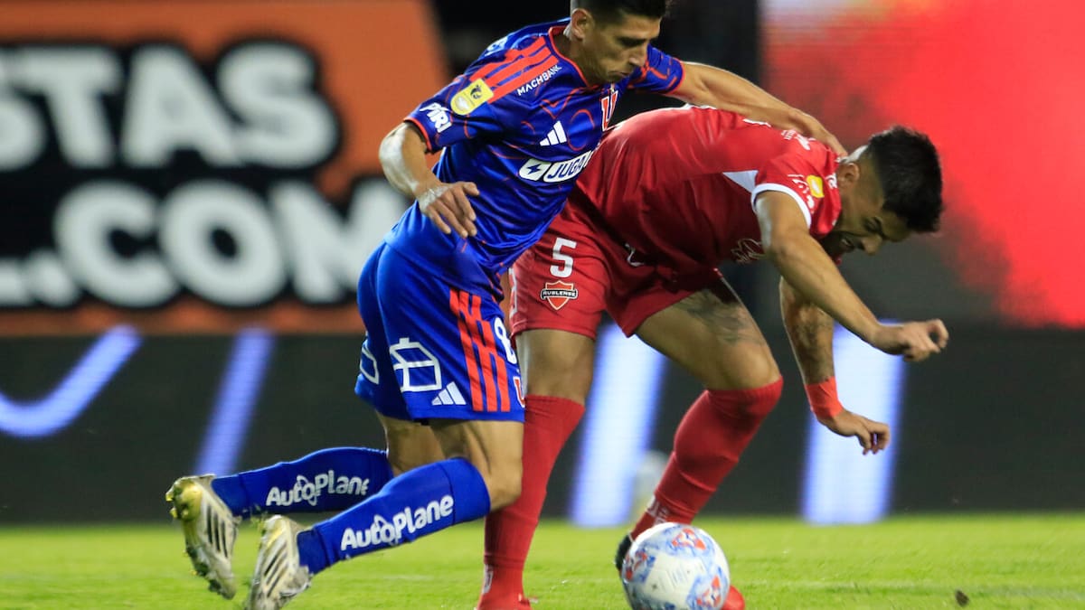 “Quiere rechazar y se topa con la pierna del jugador”: Roberto Tobar rompe el silencio tras la polémica entre la U y Ñublense